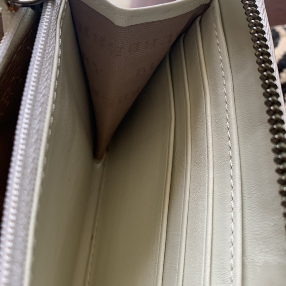 Designer Burberry Wallet, pre-owned used a few times, in very good condition. - Picture 11 of 16